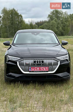 Внедорожник / Кроссовер Audi e-tron 2022 в 
