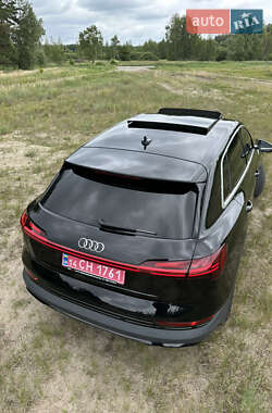 Внедорожник / Кроссовер Audi e-tron 2022 в 