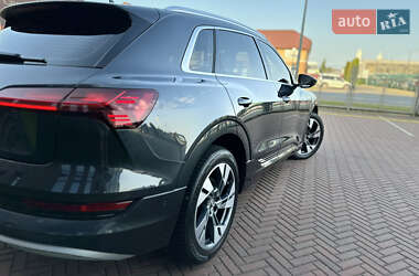 Внедорожник / Кроссовер Audi e-tron 2019 в 