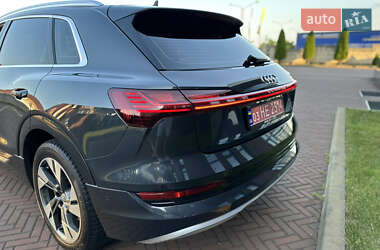 Внедорожник / Кроссовер Audi e-tron 2019 в 