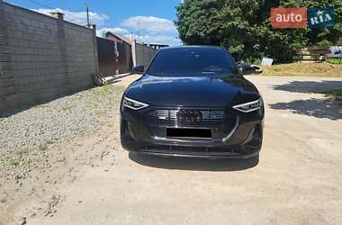 Внедорожник / Кроссовер Audi e-tron 2021 в 