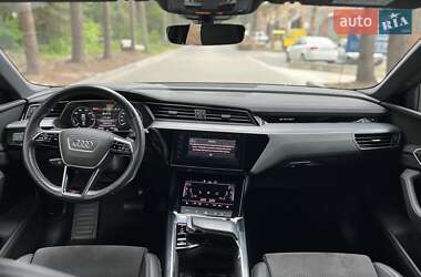 Внедорожник / Кроссовер Audi e-tron 2019 в 