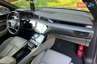 Внедорожник / Кроссовер Audi e-tron 2019 в 