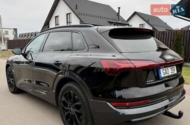 Внедорожник / Кроссовер Audi e-tron 2022 в 