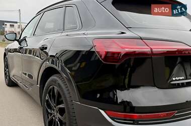 Внедорожник / Кроссовер Audi e-tron 2022 в 