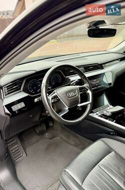 Внедорожник / Кроссовер Audi e-tron 2022 в 