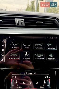 Внедорожник / Кроссовер Audi e-tron 2022 в 