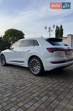 Позашляховик / Кросовер Audi e-tron 2019 в 