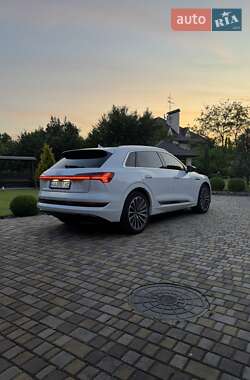 Позашляховик / Кросовер Audi e-tron 2019 в 