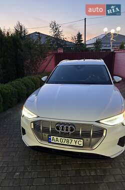 Позашляховик / Кросовер Audi e-tron 2019 в 