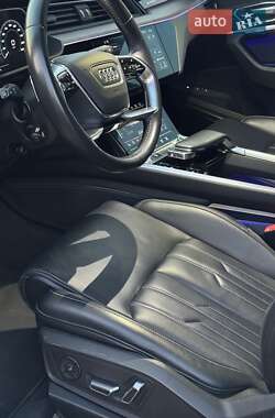 Позашляховик / Кросовер Audi e-tron 2019 в 