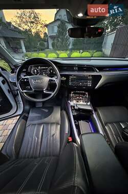 Позашляховик / Кросовер Audi e-tron 2019 в 