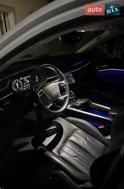 Позашляховик / Кросовер Audi e-tron 2019 в 