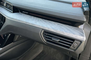 Внедорожник / Кроссовер Audi e-tron 2021 в 