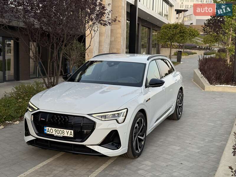 Внедорожник / Кроссовер Audi e-tron 2022 в 