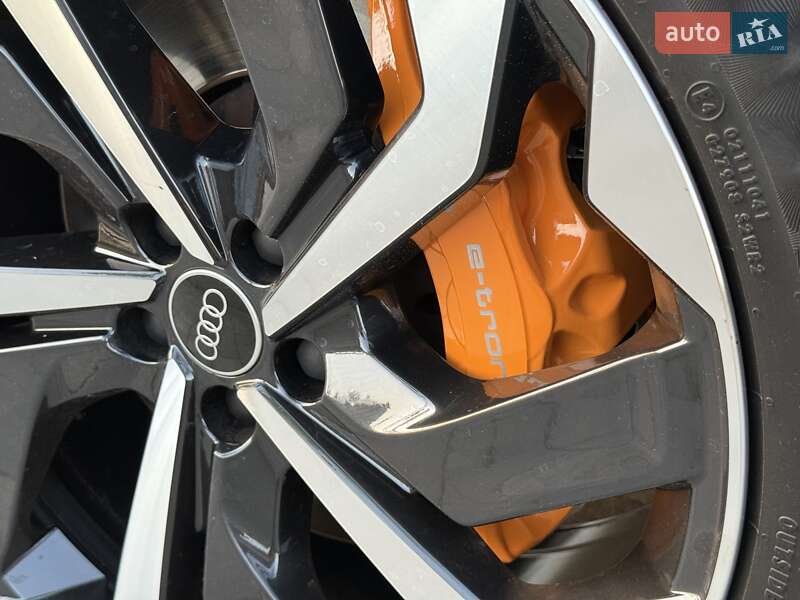 Внедорожник / Кроссовер Audi e-tron 2022 в Ужгороде