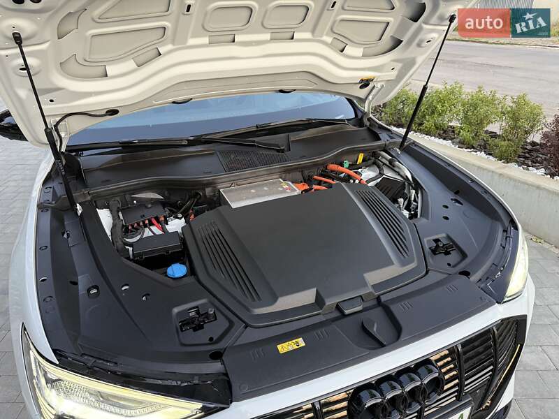 Внедорожник / Кроссовер Audi e-tron 2022 в Ужгороде