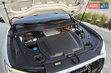 Внедорожник / Кроссовер Audi e-tron 2022 в 