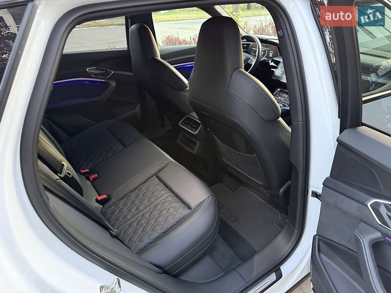 Внедорожник / Кроссовер Audi e-tron 2022 в Ужгороде