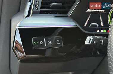 Внедорожник / Кроссовер Audi e-tron 2022 в 