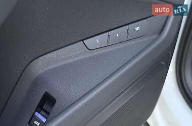 Внедорожник / Кроссовер Audi e-tron 2022 в 