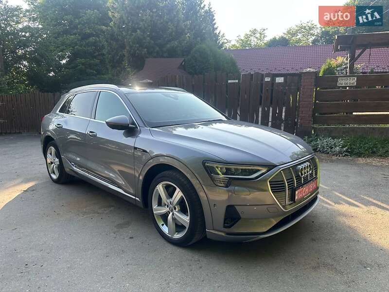 Позашляховик / Кросовер Audi e-tron 2019 в Тлумачі
