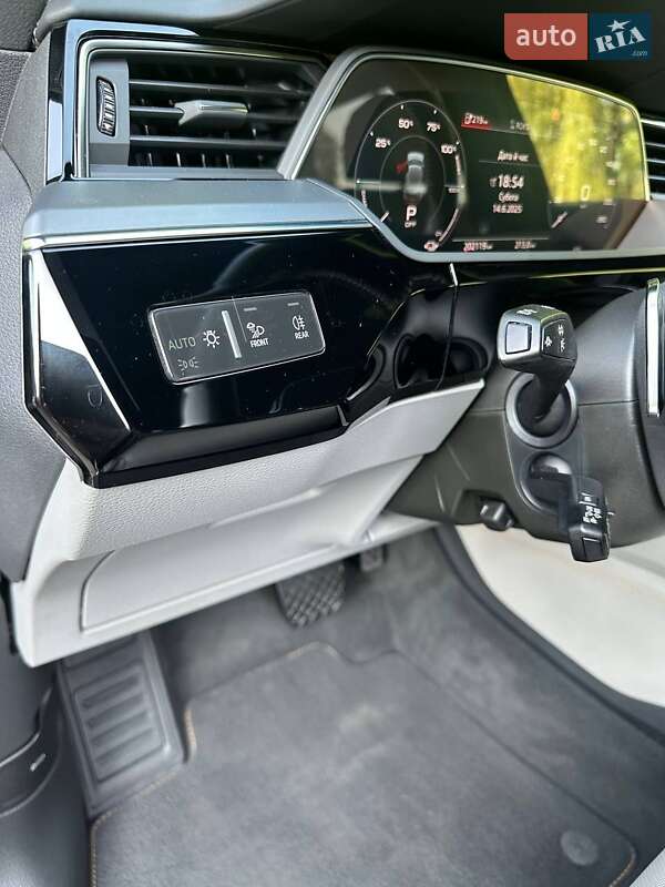 Позашляховик / Кросовер Audi e-tron 2019 в Тлумачі