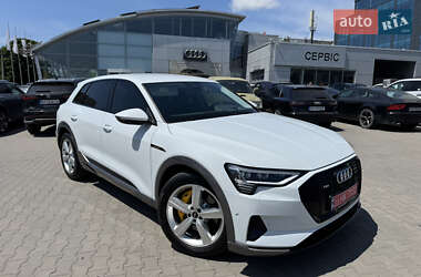 Внедорожник / Кроссовер Audi e-tron 2023 в 