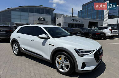 Внедорожник / Кроссовер Audi e-tron 2023 в 
