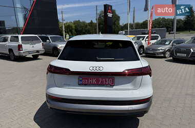 Внедорожник / Кроссовер Audi e-tron 2023 в 