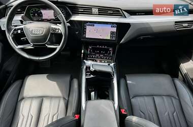 Позашляховик / Кросовер Audi e-tron 2021 в 