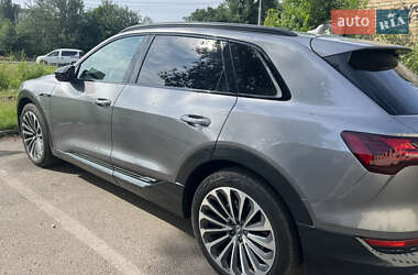 Внедорожник / Кроссовер Audi e-tron 2020 в 