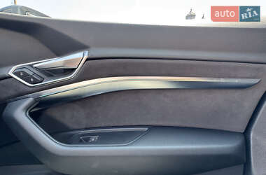 Внедорожник / Кроссовер Audi e-tron 2020 в 
