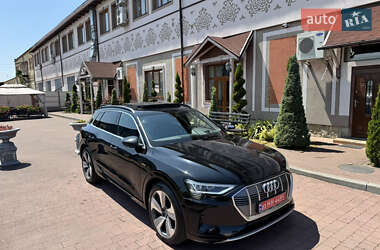 Внедорожник / Кроссовер Audi e-tron 2020 в 