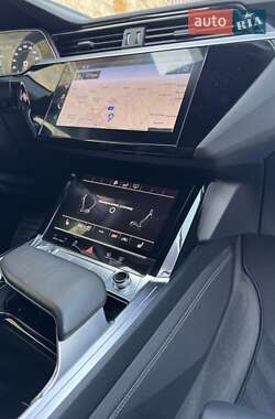Внедорожник / Кроссовер Audi e-tron 2020 в 