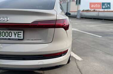 Внедорожник / Кроссовер Audi e-tron 2021 в 