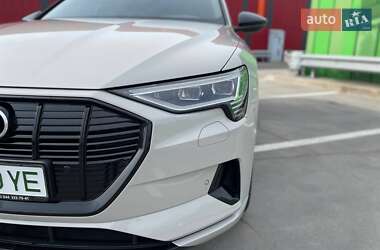 Внедорожник / Кроссовер Audi e-tron 2021 в 
