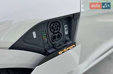 Внедорожник / Кроссовер Audi e-tron 2021 в 