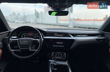 Внедорожник / Кроссовер Audi e-tron 2021 в 