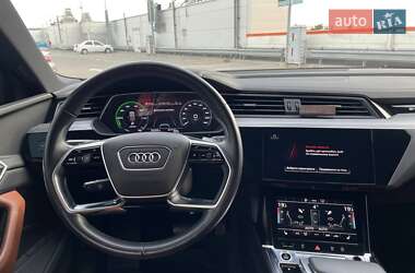 Внедорожник / Кроссовер Audi e-tron 2021 в 