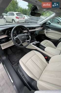 Внедорожник / Кроссовер Audi e-tron 2019 в 