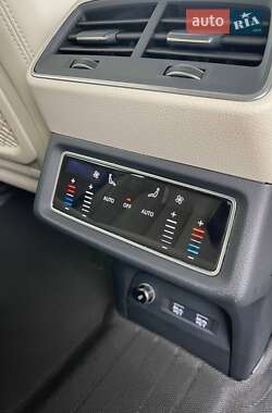 Внедорожник / Кроссовер Audi e-tron 2019 в 