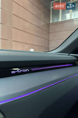 Внедорожник / Кроссовер Audi e-tron 2019 в 