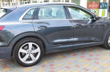 Внедорожник / Кроссовер Audi e-tron 2019 в 