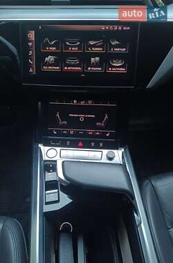 Внедорожник / Кроссовер Audi e-tron 2019 в 