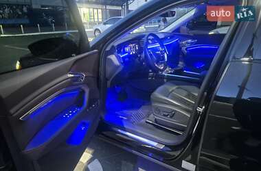 Внедорожник / Кроссовер Audi e-tron 2020 в 