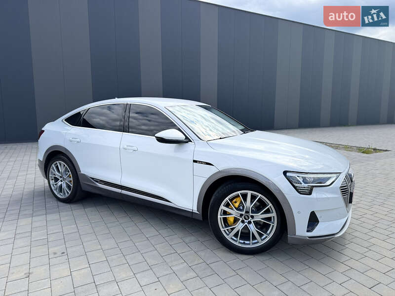 Внедорожник / Кроссовер Audi e-tron 2023 в 