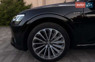 Внедорожник / Кроссовер Audi e-tron 2020 в 
