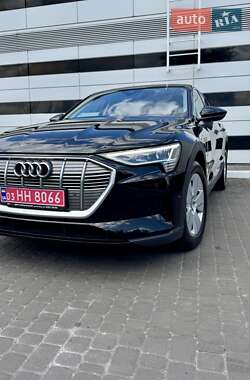 Внедорожник / Кроссовер Audi e-tron 2022 в 