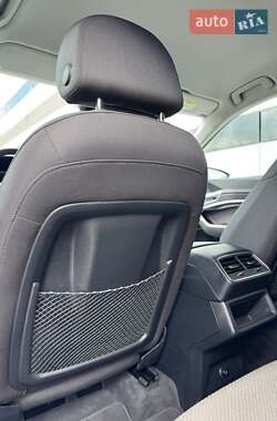 Внедорожник / Кроссовер Audi e-tron 2022 в 